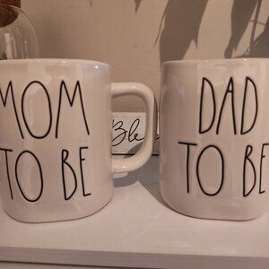 2 pc Set Rae Dunn "mom & dad to be" mugs